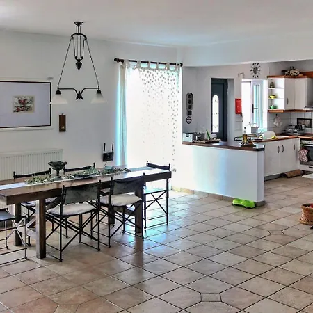 Beautiful With Swimming Pool Near Nafplion Вилла